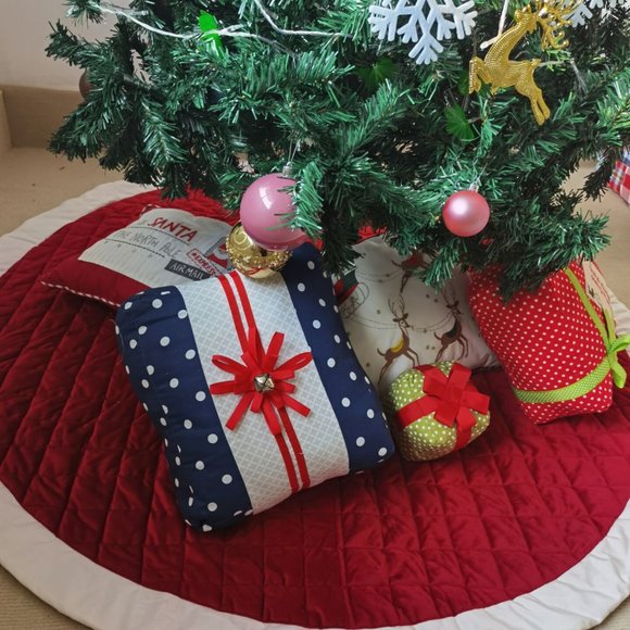 New-Red Velvet Quilted Christmas Tree Skirt--Ivory Cuff - Picture 2 of 6